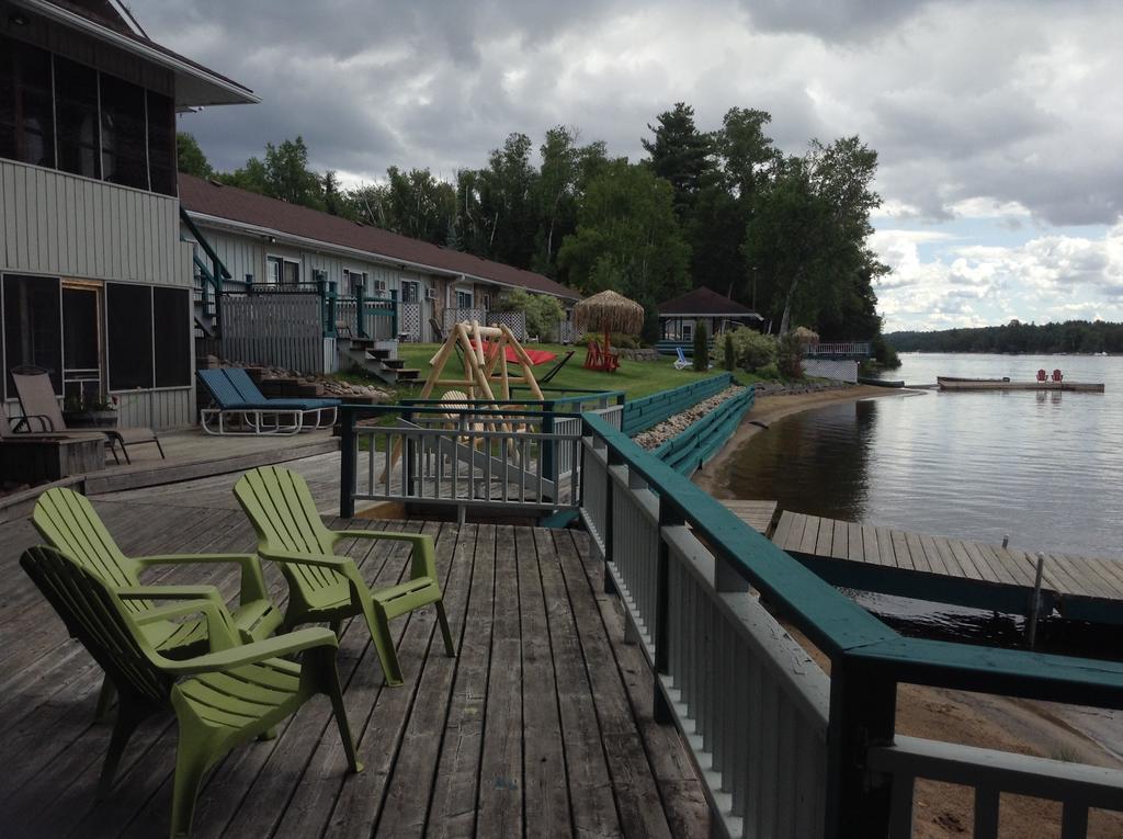 Algonquin Lakeside Inn Dwight Exterior photo